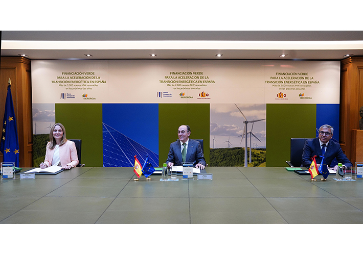 foto noticia Iberdrola suscribe financiación con el BEI e ICO por 800 millones de euros para impulsar la recuperación verde en España.